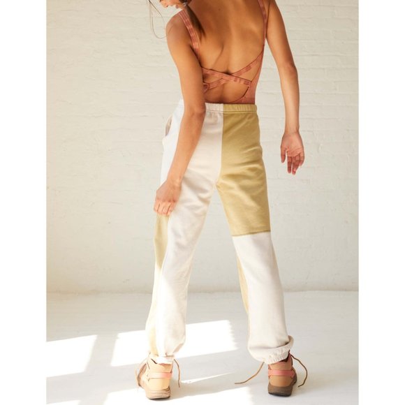 🎉LAST CHANCE🎉 NWT FP Movement Patched Up Pant / Honey Wheat Combo - Picture 4 of 6